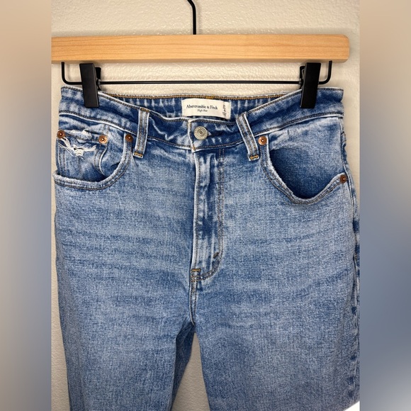 Abercrombie Curve Love High Rise Vent Hem Jeans Size 27/4R - Picture 3 of 10